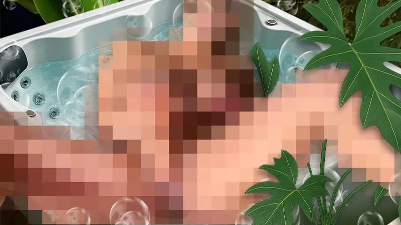 SQUIRTING AT THE JACU!