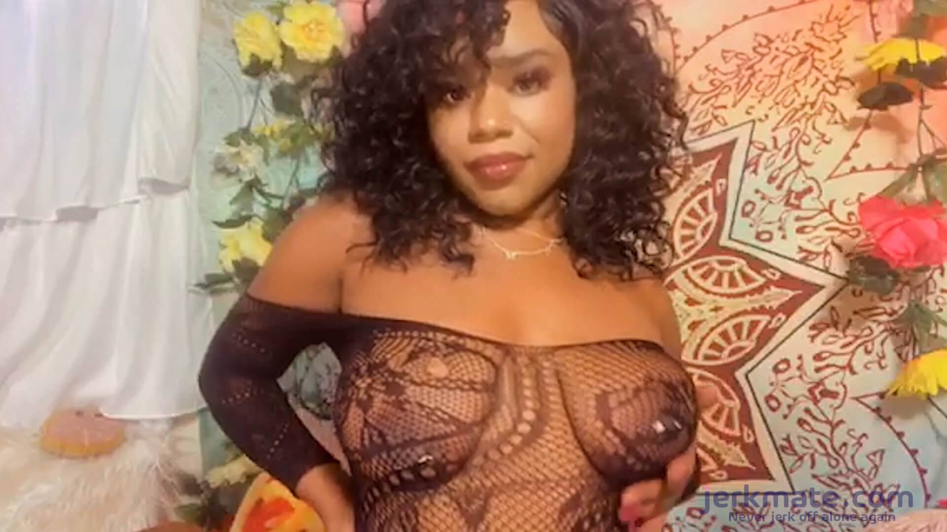 Stunning ebony camgirl Sunny_Bunnie shows her pierced nipples