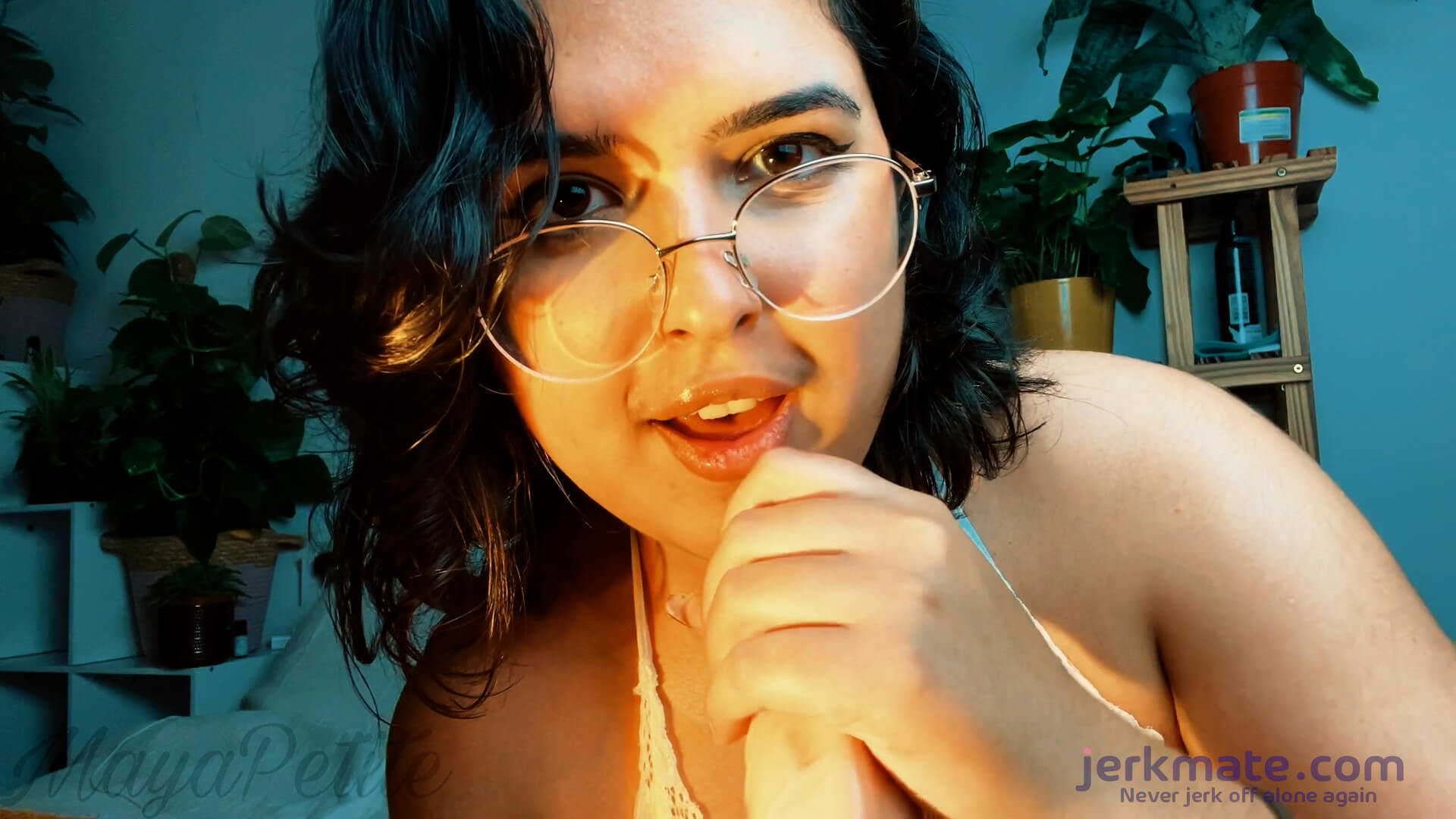 Come and jerk it with camgirl MayaPetite
