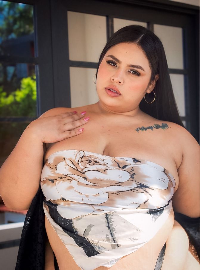 Maya_curvy