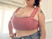 HugeBoobsRoxy