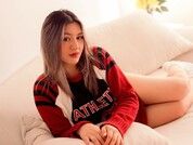 AnnieLeonii