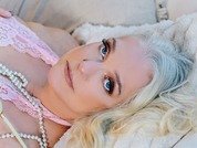 Curvaceous_Sofia