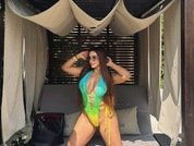 Mia_bond