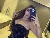 Mia_bond