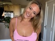 NikkiCums