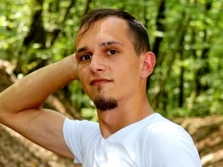 axelmassimo's profile picture – Girl on Jerkmate