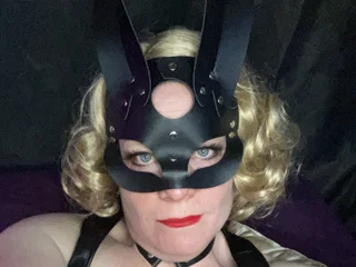 Bad_Bunny_Domina profile