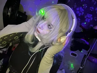 eviespaws20's profile picture – Girl on Jerkmate