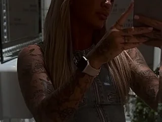 fitblondie69's profile picture – Girl on Jerkmate
