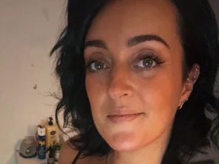 Housewifewithsecrets profile