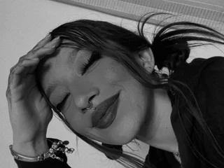 liaroussee's profile picture – Girl on Jerkmate