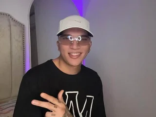 paulbones's profile picture – Girl on Jerkmate
