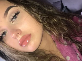 petiteprinny18's profile picture – Girl on Jerkmate
