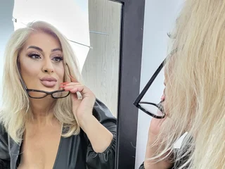 SexxyBlondy