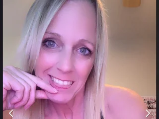 SweetCarlyBee profile