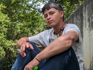tylerwithoutfilterx's profile picture – Girl on Jerkmate