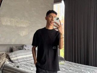 valentino81's profile picture – Girl on Jerkmate
