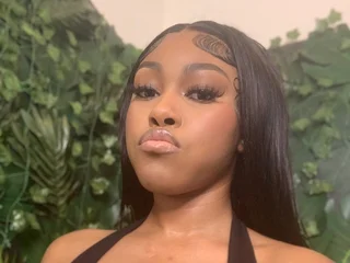 feenin4nae profile