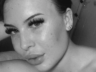 mckenziebabestation's profile picture – Girl on Jerkmate