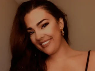 Bustbrunettelucy profile