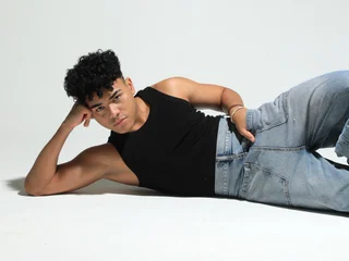 Cassiel_18 profile