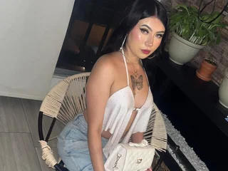 Emy_West profile