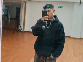 Valentino_knox profile