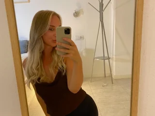 chelseaXstrip profile