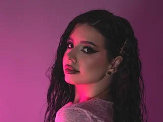 laraannee profile