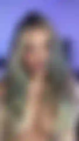 A blowjob from this rock goddess