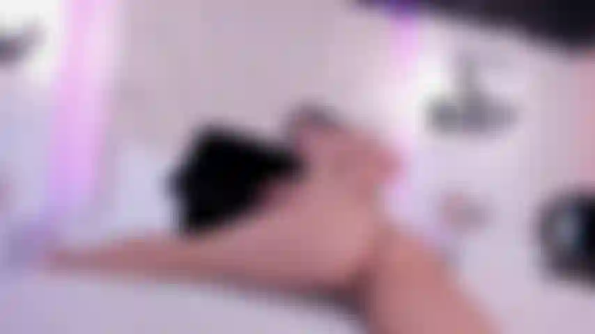 Let yourself be carried away by my pretty ass and my sensual movements