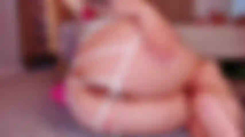 FINGERING MY TIGHT ASS . BIG PUSSY LIPS & CLIT
