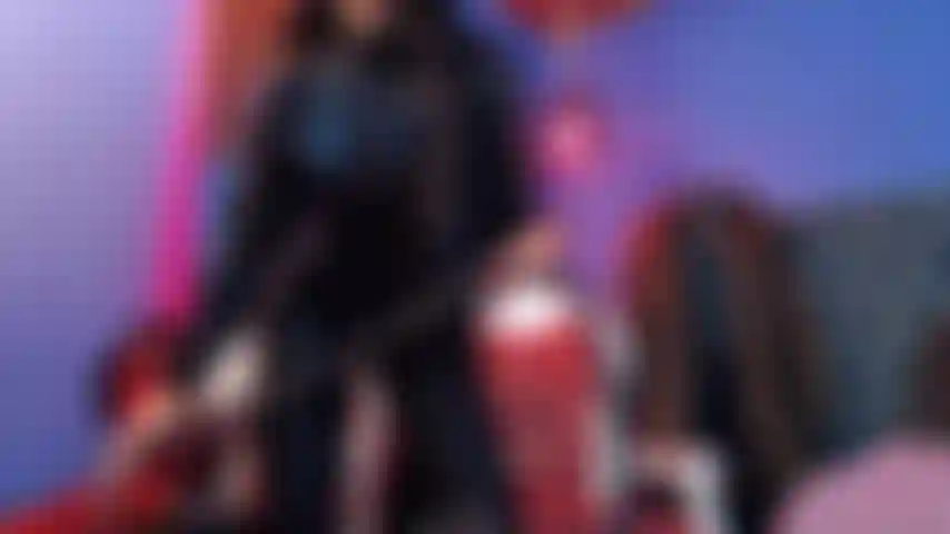 I am surprised that I still know what I want, you don't know how to behave. You deserve lashes