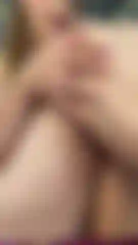 Touching my soft skin with my fingernails largas  makes my pussy get very hot and wet, with using only my fingers I manage to climb to the chasm of stasis, my legs tremble from such pleasure