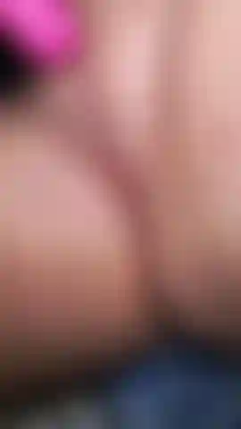 Tight Pussy is Penetrated With Great Effort