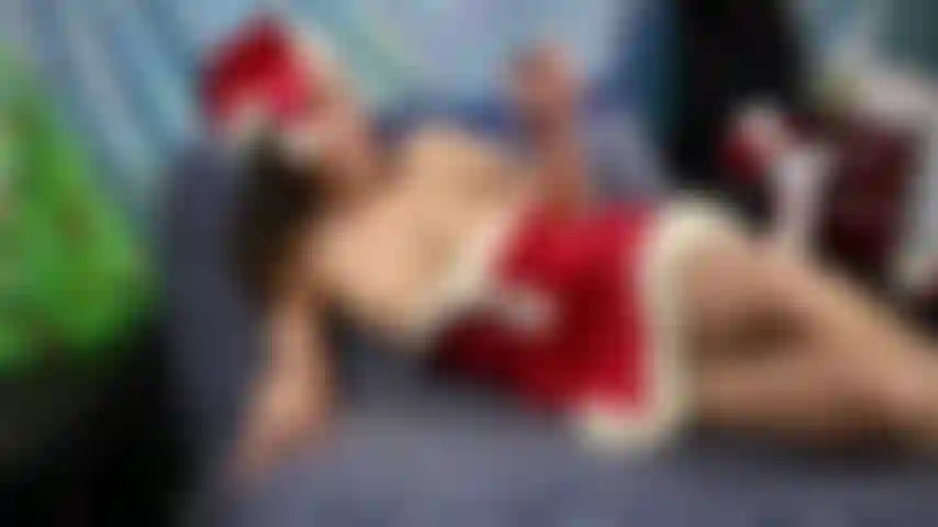 Cumming with Santa Ali