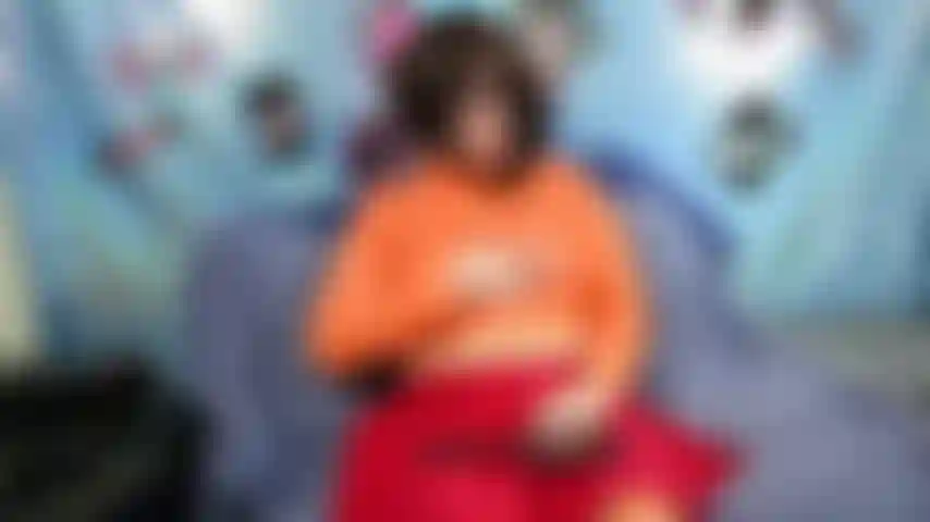 Velma Geeky Glass Dildo Masturbation