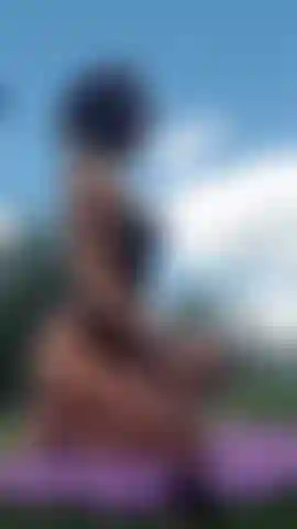 AliciaRey_Horny_in_The_Yard_