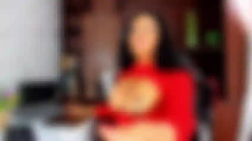 Masturbation with heels !!!