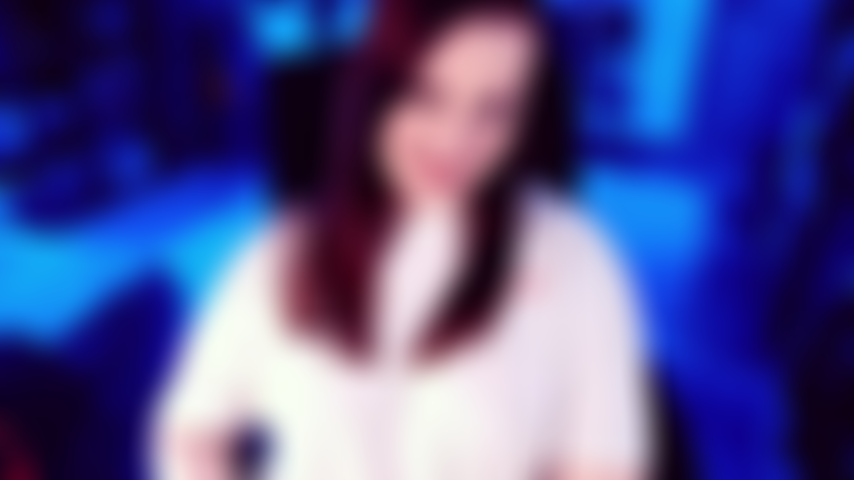 Stroke for perfect milf feet - watch me slide off my slippers & smelly socks so i can tease you with my perfect milf feet better. Wiggling, flexing & spreading my toes for you while delivering sensual feet joi.