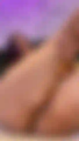 Pussy rub play with fingers.