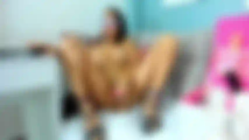 I think I'm the hottest girl you can see here