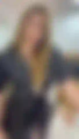 I feel very hot and rub my pussy in my