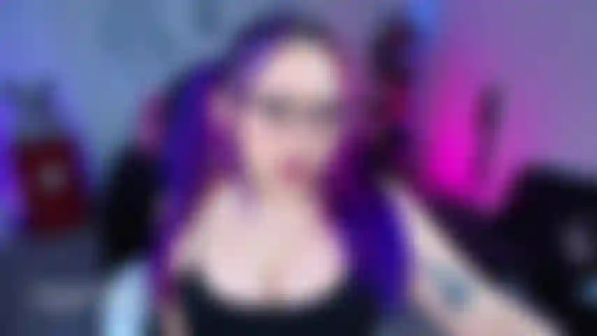 Teasing you with my rave booty before I head out for the night 😝