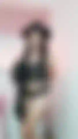 Wearing black lingerie (Amateur)