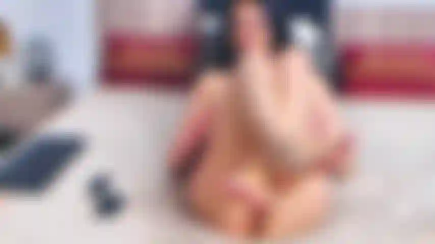 Lick my feet and pussy , watch me paly with my pink pussy for you.