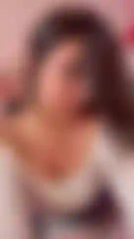 Nice lips, tits , body ...Mmm yes.