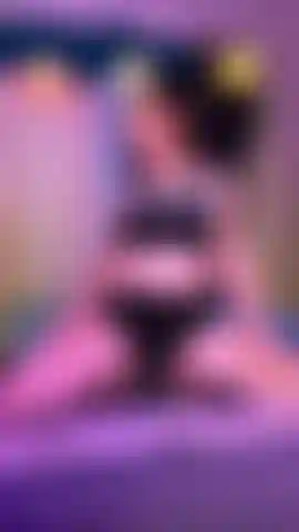 Slow, teasing titty flash from April