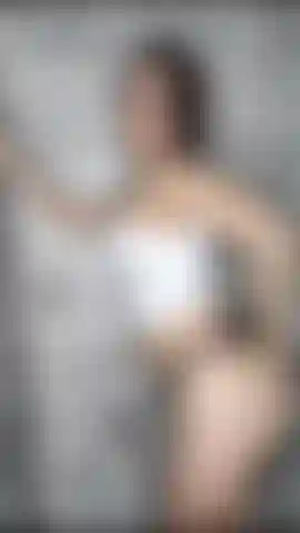 Fingering & squirt in the shower